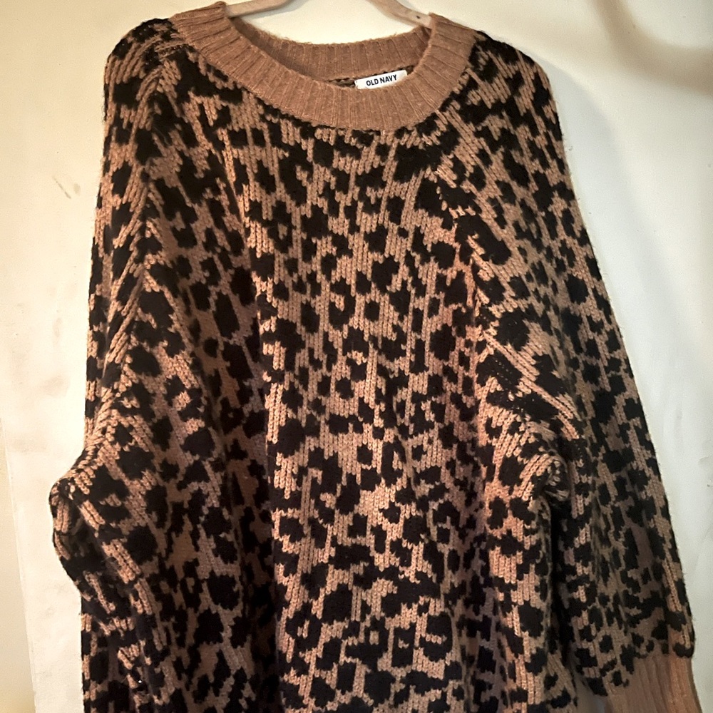 Large leopard sweater, very warm